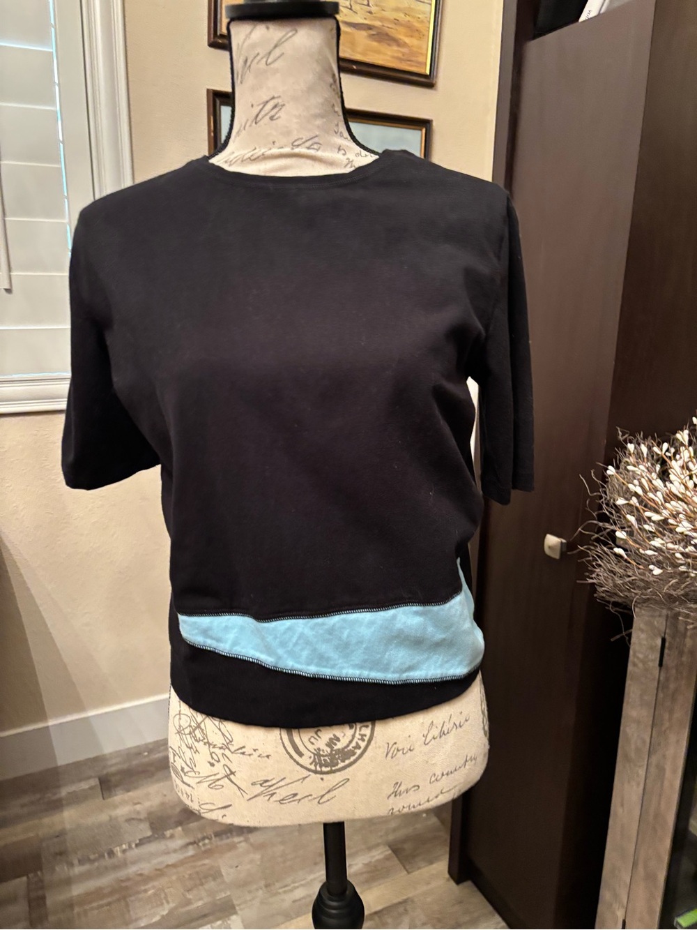 New York & Company Black Short-Sleeve Top with Light Blue Hem Band